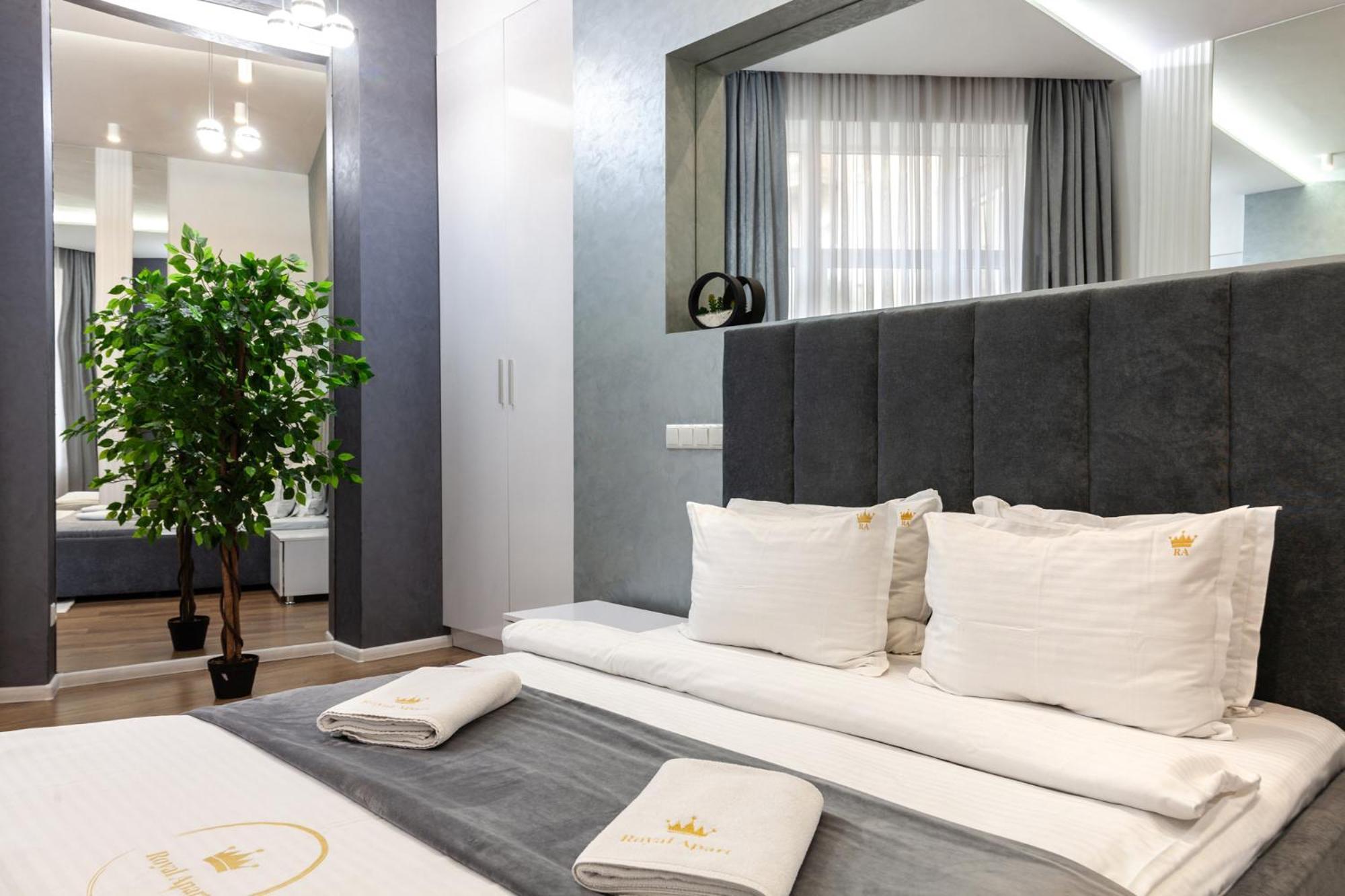 Royal Apartment On Franka 28 Лвив Екстериор снимка