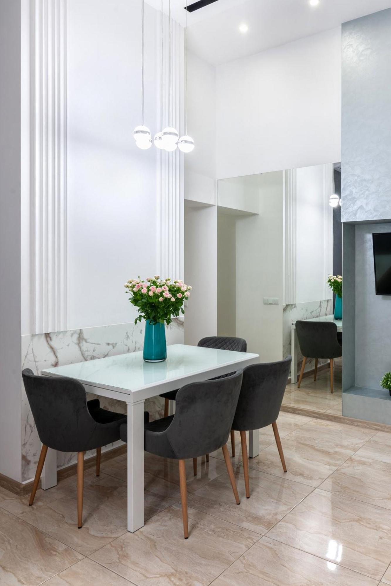 Royal Apartment On Franka 28 Лвив Екстериор снимка