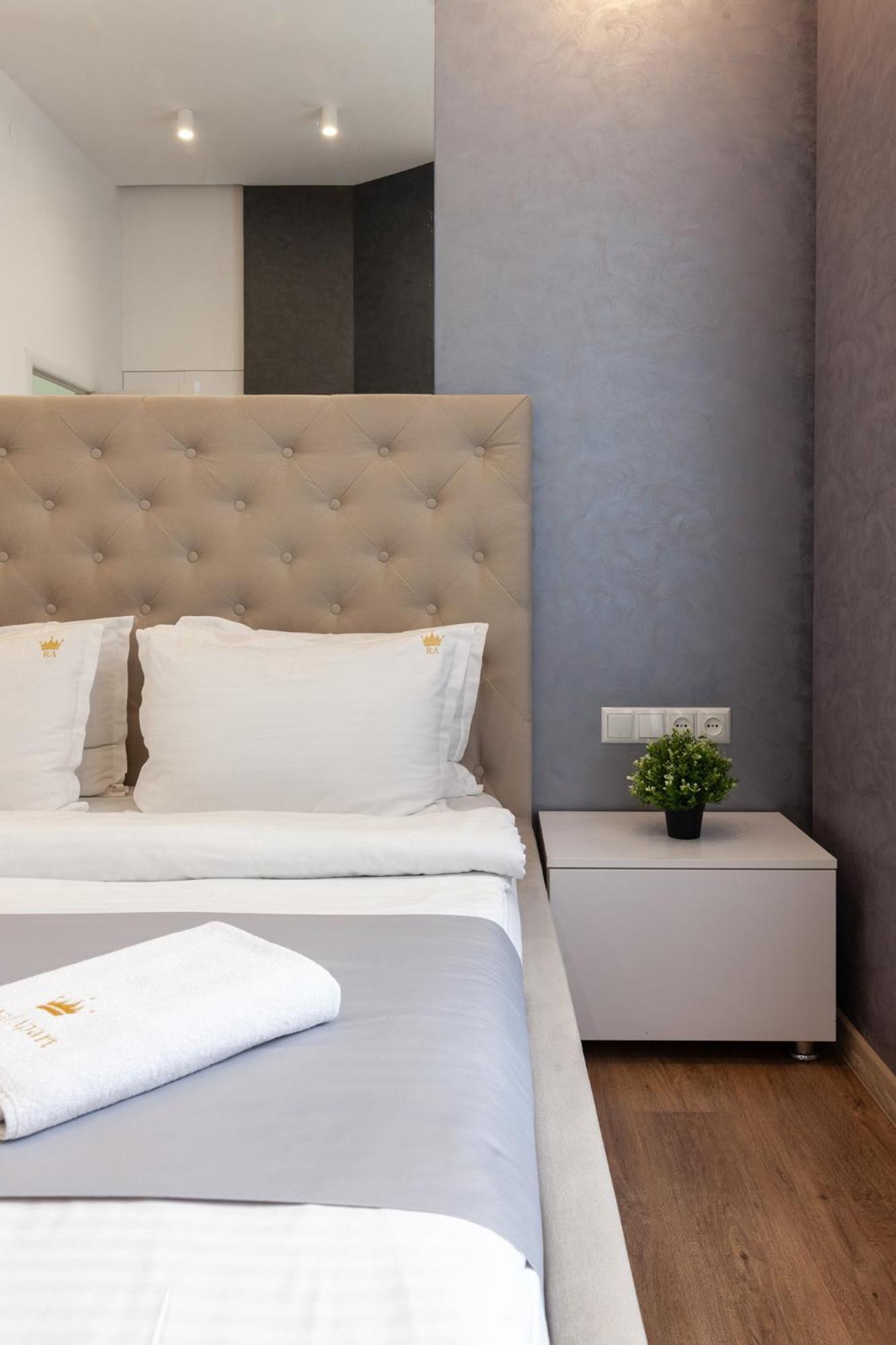Royal Apartment On Franka 28 Лвив Екстериор снимка