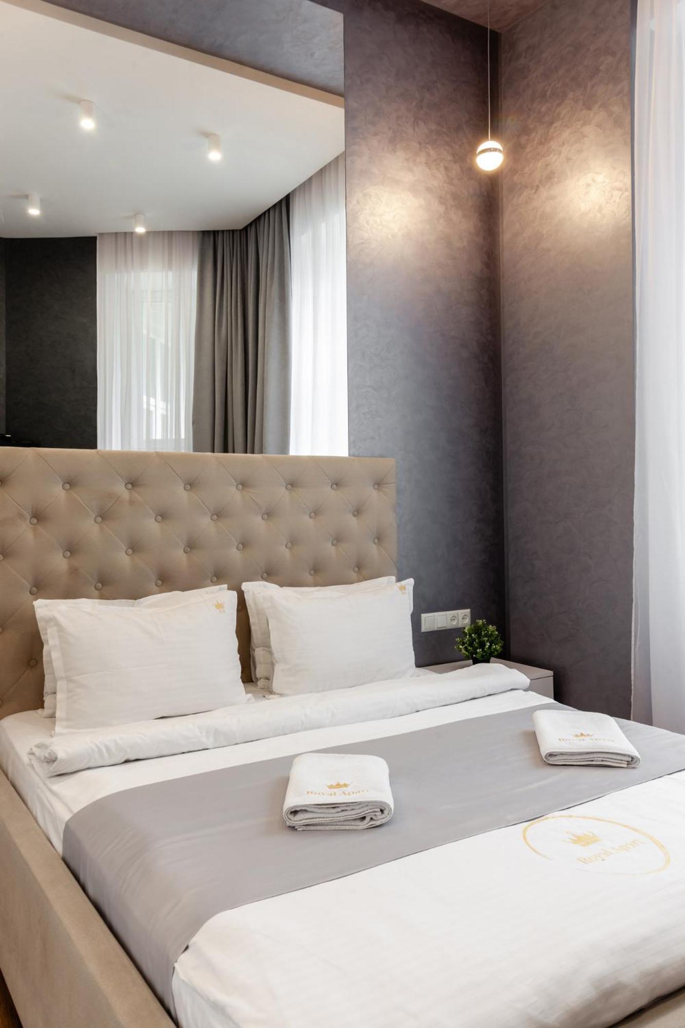 Royal Apartment On Franka 28 Лвив Екстериор снимка