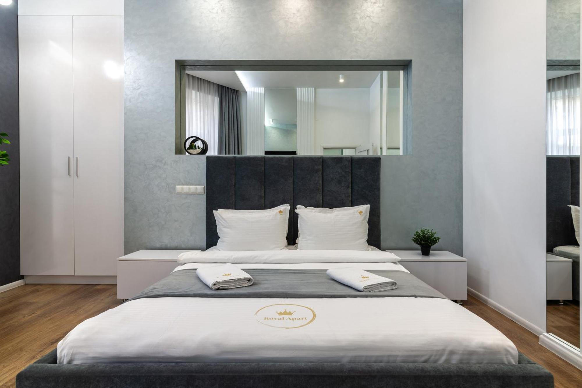 Royal Apartment On Franka 28 Лвив Екстериор снимка