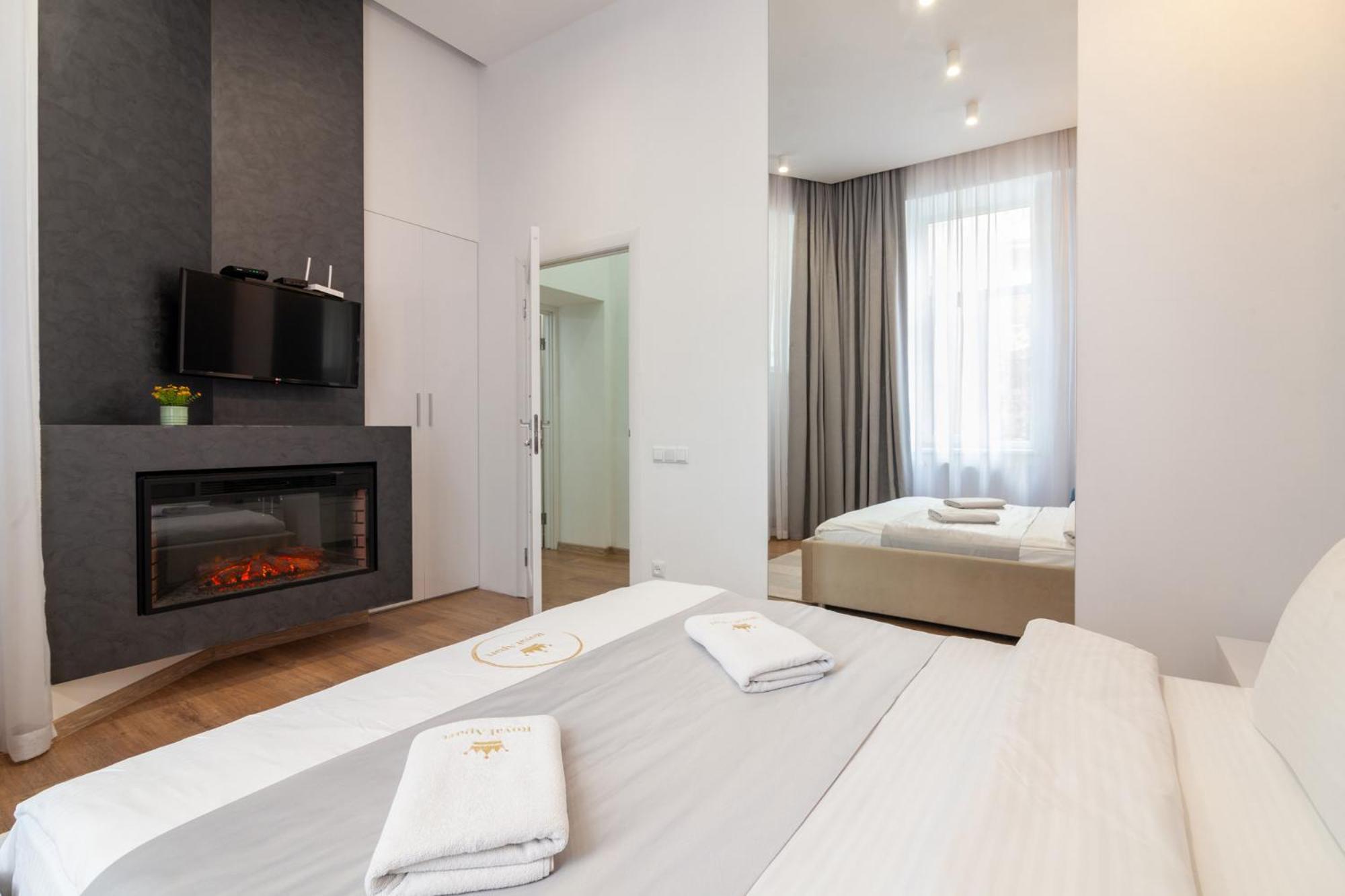 Royal Apartment On Franka 28 Лвив Екстериор снимка