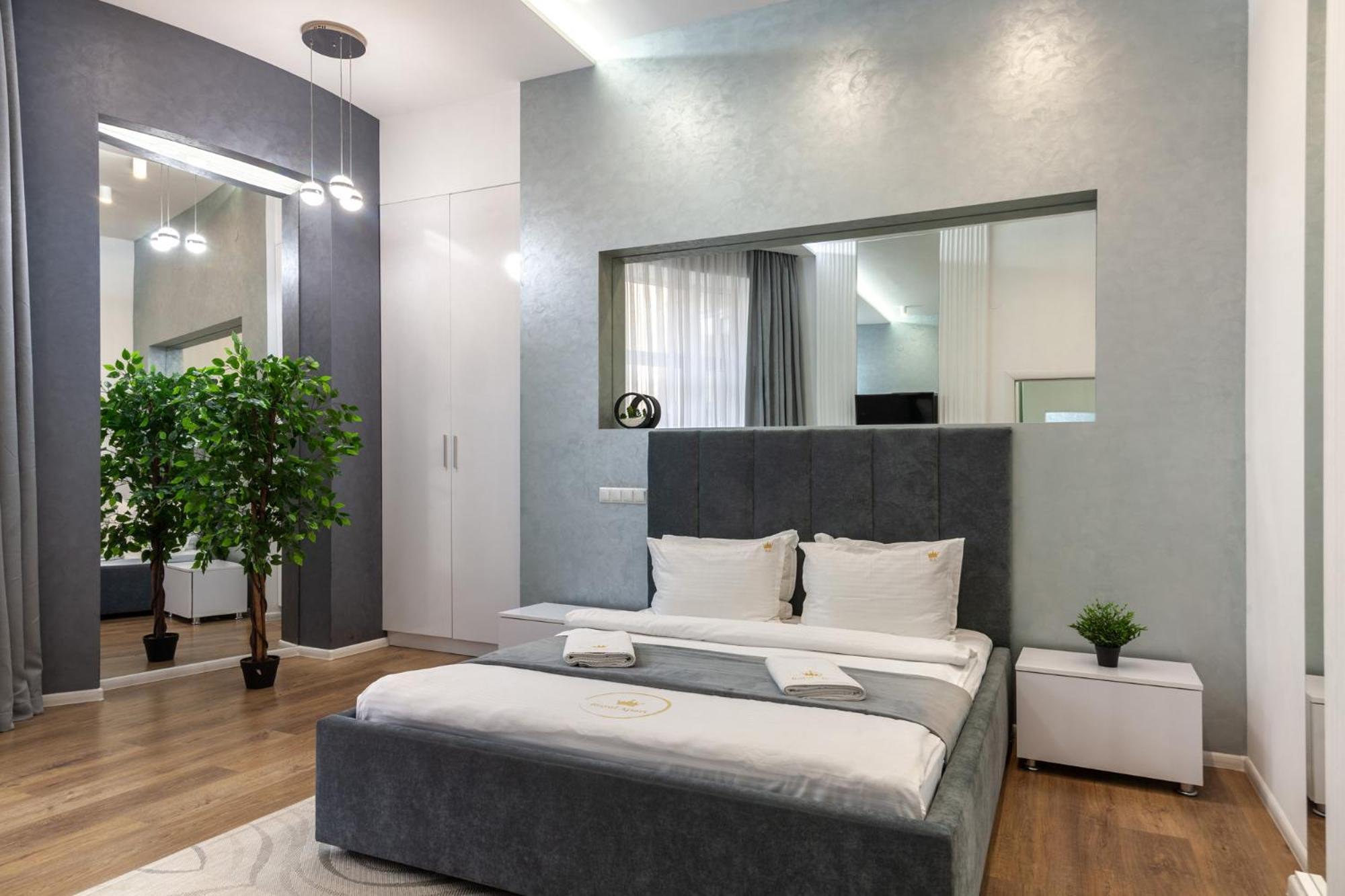 Royal Apartment On Franka 28 Лвив Екстериор снимка