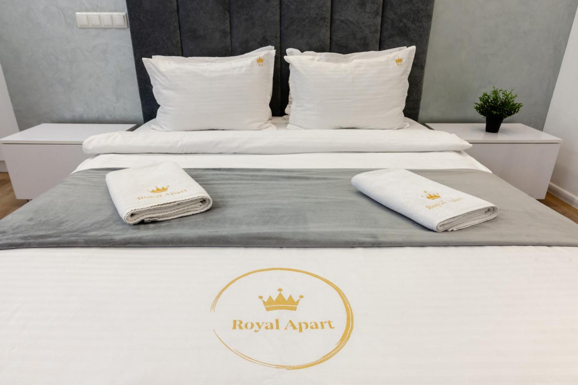Royal Apartment On Franka 28 Лвив Екстериор снимка